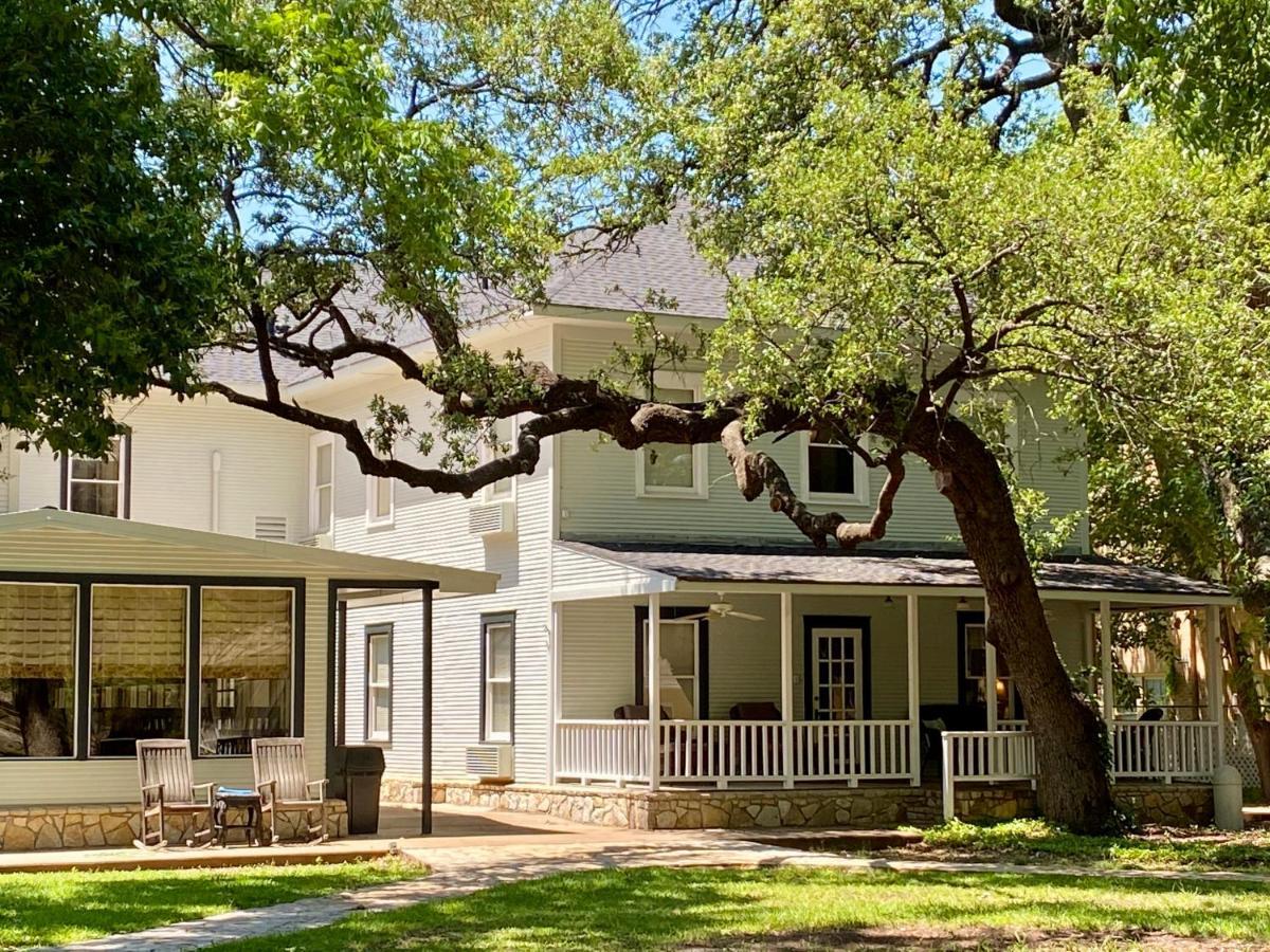 Inn On The River Glen Rose Exteriör bild
