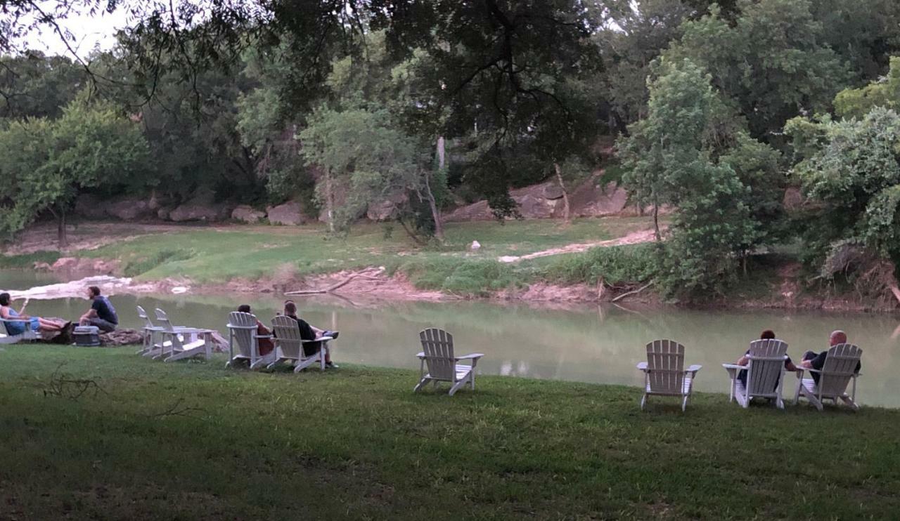 Inn On The River Glen Rose Exteriör bild