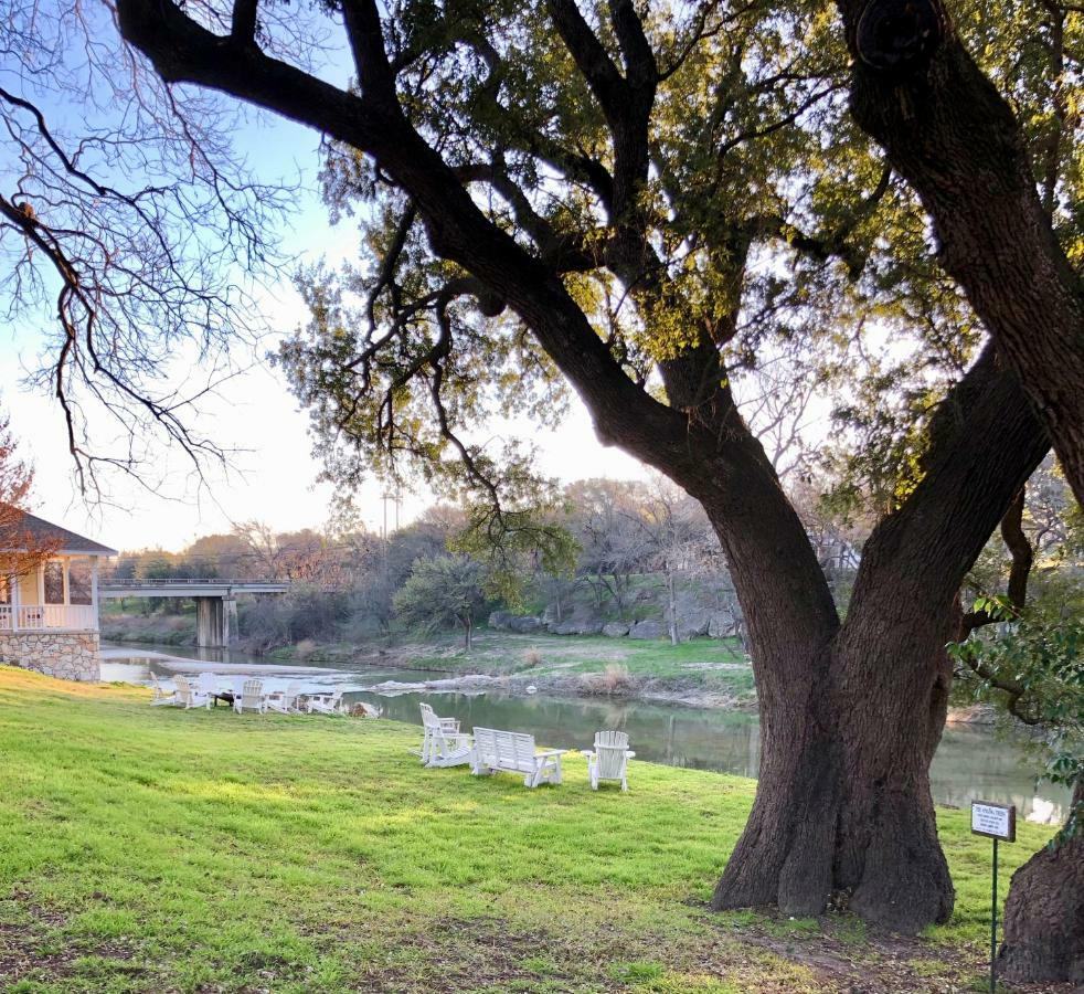 Inn On The River Glen Rose Exteriör bild
